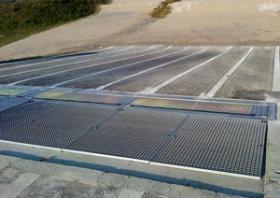 Caillebotis d'une grille sécurisée